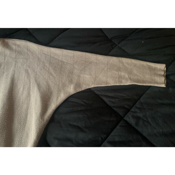 Cyrus Longsleeve Top Women's L Taupe Pullover Sweater Shirt Rayon Blend - Picture 3 of 4